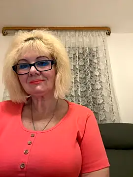 BoloshkaBlonda online show from November 18, 2025, 6:23 pm