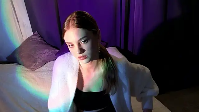 midnightMaya online show from October 19, 2025, 7:58 pm