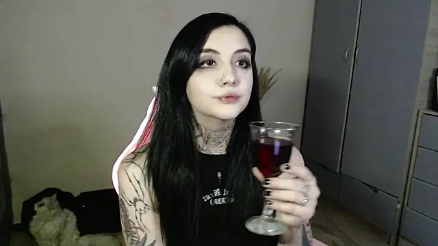 Rin andersonn online show from November 9, 2025, 5:44 pm