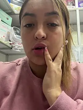 Snapshot of itsgianna chatting on October 16, 2025, 5:03 pm itsgianna online show from October 16, 2025, 5:03 pm