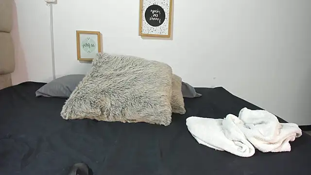 Latin Pleasures online show from December 16, 2025, 9:53 pm