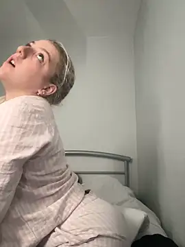 LucyLowbb online show from October 5, 2025, 8:23 am