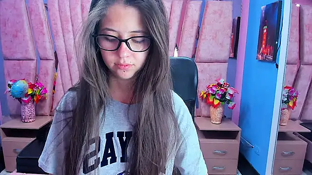 sarah sweett  online show from February 14, 2026, 2:58 pm