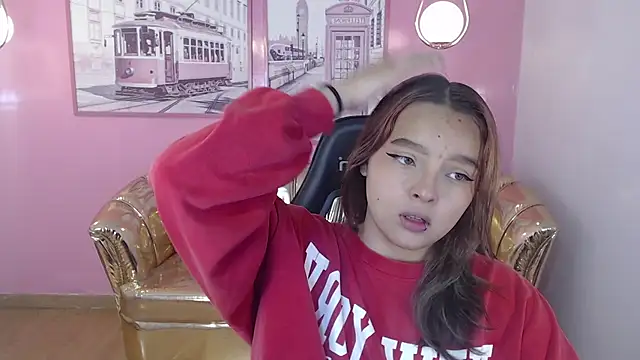 mia foster t online show from October 5, 2025, 12:36 pm