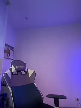 Snapshot of LolaBoobz chatting on October 20, 2025, 11:21 am LolaBoobz online show from October 20, 2025, 11:21 am