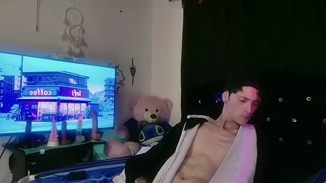 Tyler cat online show from December 15, 2025, 5:55 am