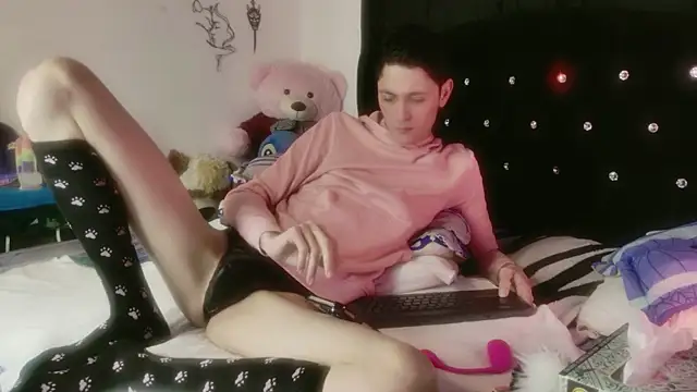 Tyler cat online show from April 18, 2026, 2:10 pm