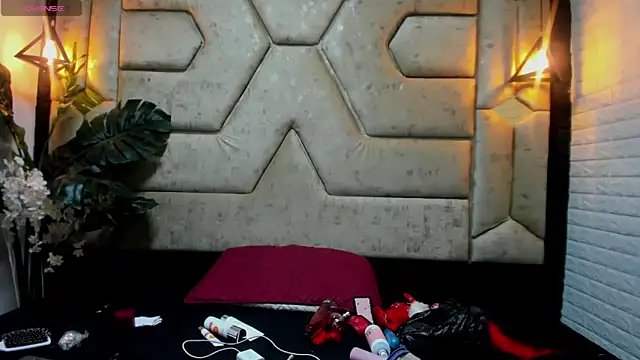 Julieta Slav3 online show from April 15, 2026, 9:37 pm