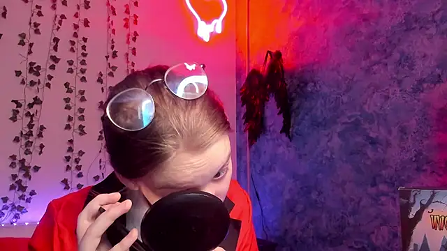 shy elina01 online show from October 28, 2025, 10:41 am