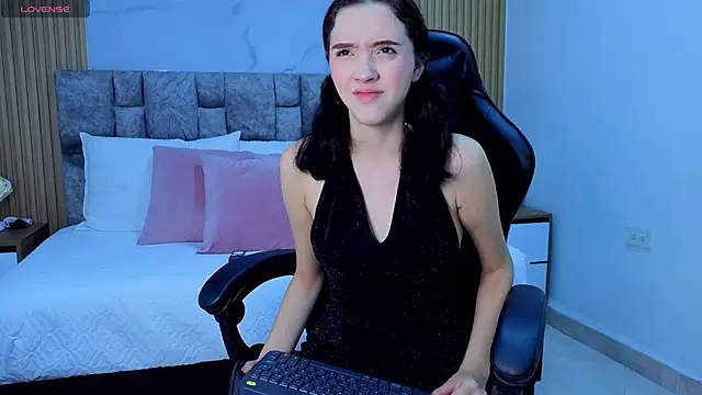 angel  kiss online show from December 3, 2025, 11:30 am