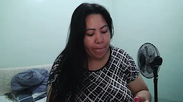 TeaseNPlease 13 online show from December 18, 2025, 3:40 pm