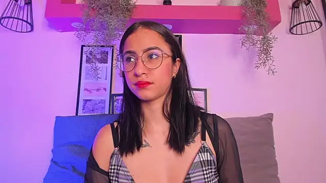 Alana Martinez  online show from December 1, 2025, 1:05 pm