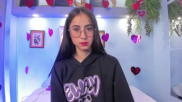 Alana Martinez  online show from February 11, 2026, 12:43 pm