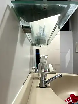 kisserzz online show from November 7, 2025, 4:51 pm