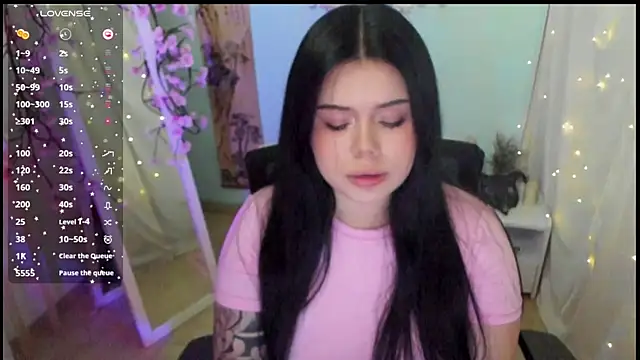 Snapshot of Mona_Esty chatting on April 18, 2026, 6:17 am Mona Esty online show from April 18, 2026, 6:17 am