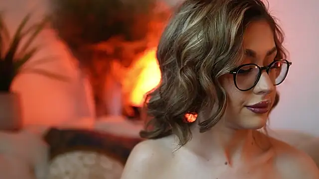 AileenKiss online show from April 11, 2026, 8:24 pm