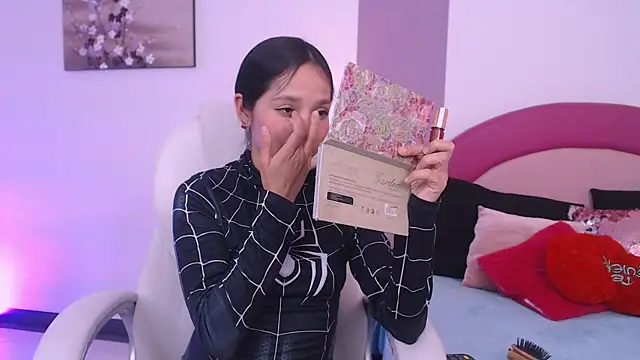 Suzy1  online show from April 2, 2026, 7:33 pm