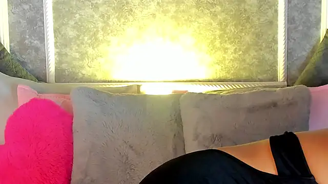  victoriaa  lois online show from November 24, 2025, 9:14 pm