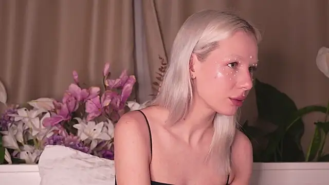 RanyThomson online show from November 2, 2025, 6:32 pm