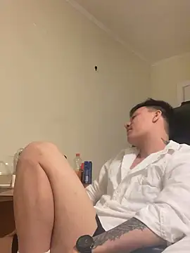 latava online show from October 4, 2025, 6:39 pm