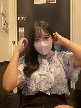 Snapshot of Aika_JP chatting on October 7, 2025, 7:38 am Aika JP online show from October 7, 2025, 7:38 am
