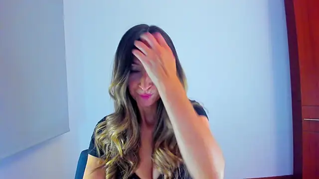 Velourmuse online show from April 9, 2026, 11:10 pm