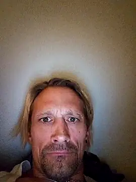 Snapshot of tg1312 chatting on October 22, 2025, 2:45 am tg1312 online show from October 22, 2025, 2:45 am
