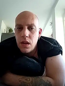 Snapshot of Kobradera1984 chatting on October 13, 2025, 2:39 pm Kobradera1984 online show from October 13, 2025, 2:39 pm