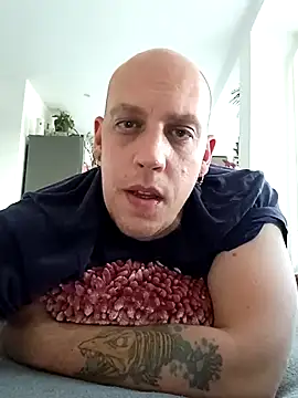 Snapshot of Kobradera1984 chatting on October 15, 2025, 2:39 pm Kobradera1984 online show from October 15, 2025, 2:39 pm