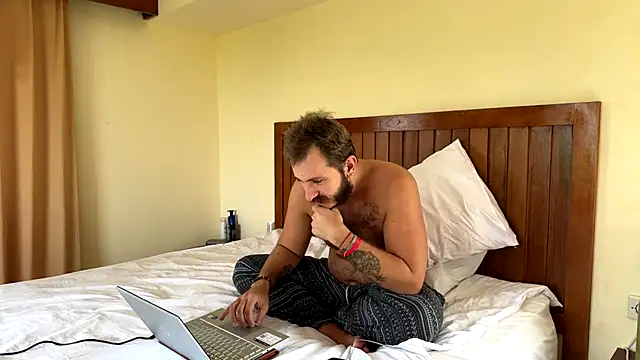 mrmaxiy online show from March 26, 2026, 5:46 am