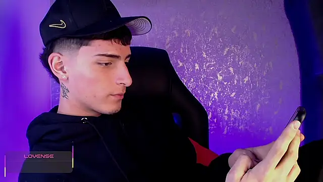 MateoMitchell online show from November 18, 2025, 4:28 am