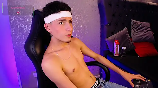 MateoMitchell online show from December 15, 2025, 5:34 am