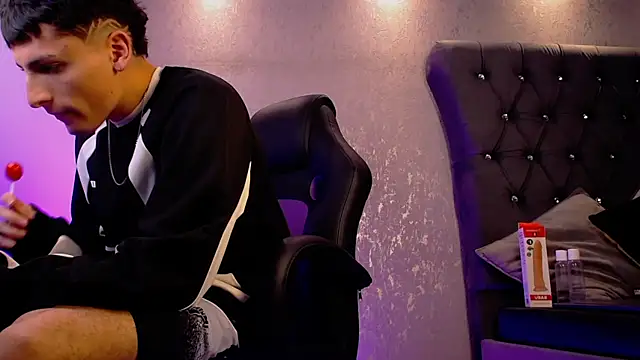 MateoMitchell online show from December 22, 2025, 10:40 pm