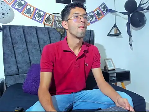 ianthompsoncut online show from October 18, 2025, 7:47 pm
