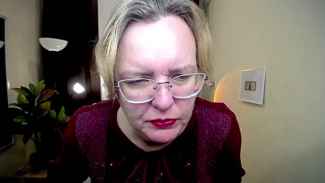 VestaWoody online show from October 9, 2025, 6:11 am