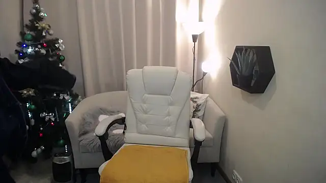 VestaWoody online show from December 20, 2025, 1:18 pm