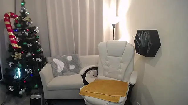 VestaWoody online show from December 22, 2025, 7:38 am