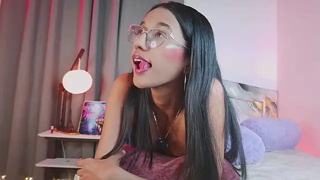 luna valen online show from November 19, 2025, 9:04 pm