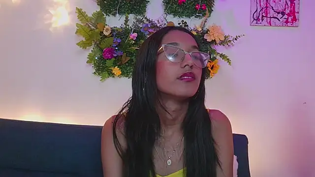 luna valen online show from February 25, 2026, 4:33 am