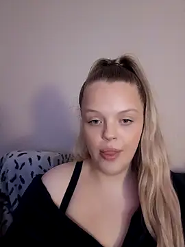 AuroraMaexox online show from October 4, 2025, 9:46 pm