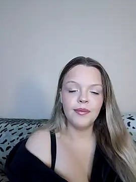 AuroraMaexox online show from October 5, 2025, 8:18 pm