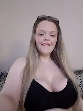 AuroraMaexox online show from October 8, 2025, 12:58 pm