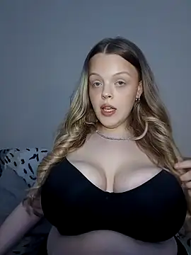 AuroraMaexox online show from October 18, 2025, 8:09 pm