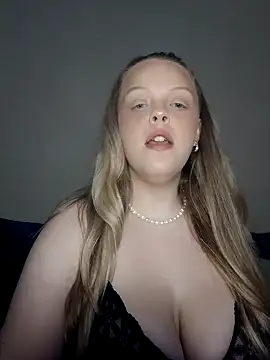 AuroraMaexox online show from October 19, 2025, 9:59 pm