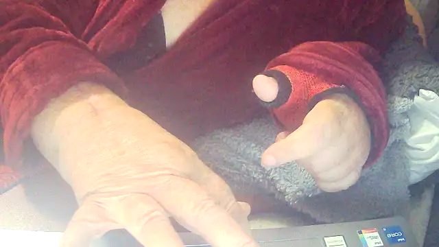 Playful MILF Demi online show from October 29, 2025, 9:38 pm