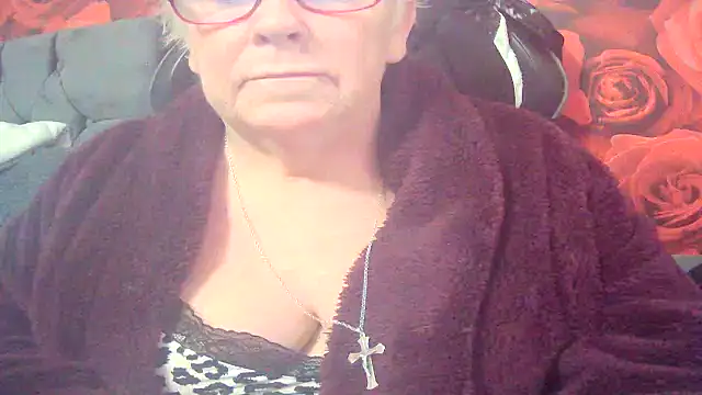 Playful MILF Demi online show from March 15, 2026, 12:00 pm