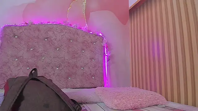 Malory  Jones online show from January 8, 2026, 6:43 pm