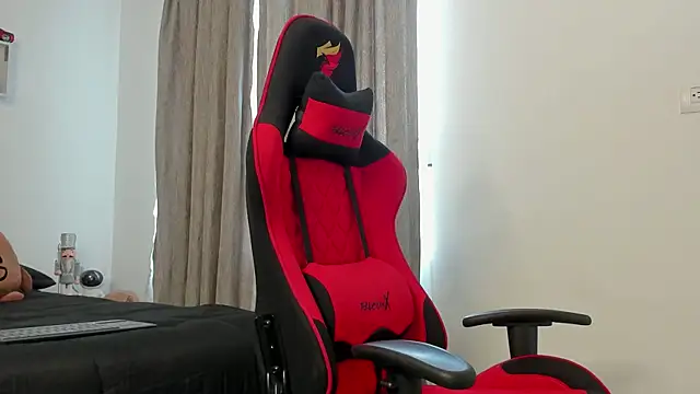 Ezzio Scolaro online show from October 7, 2025, 1:41 pm