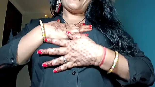 horny milf couple online show from April 14, 2026, 8:37 pm