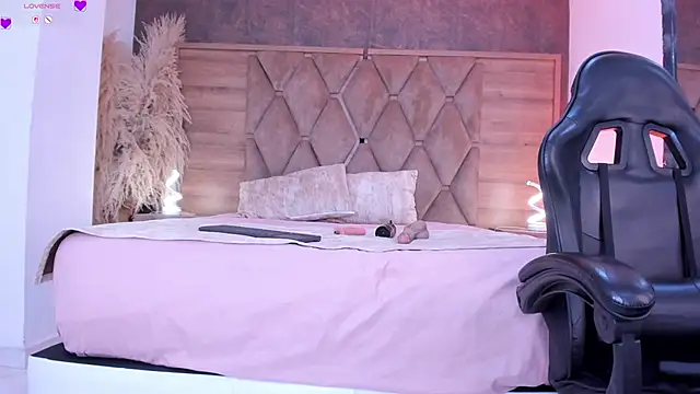 ScarletEvanss  online show from June 4, 2026, 11:27 am